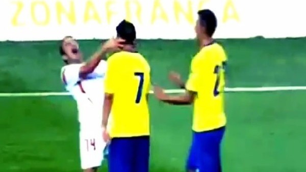 Hazırlık maçında kavga! | Rakibine kafa attı...