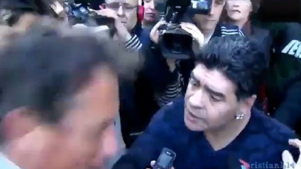 Maradona'dan gazeteciye şok tokat!