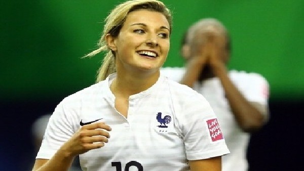 Kadın oyuncudan enfes gol! Yılın golüne aday...