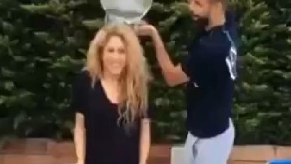 Shakira ve Pique çifti de modaya uydu