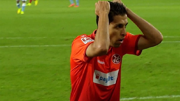 Karim Matmour saç baş yoldurdu!