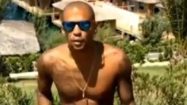 Melo'da eksik kalmadı! Kovayı boşalttı...