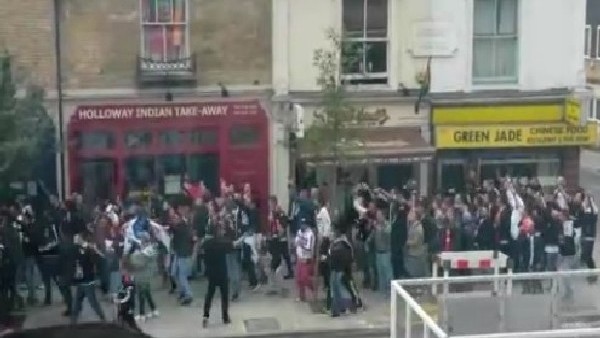 Beşiktaş Taraftarı Londra'da Coşuyor