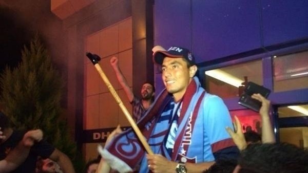 Oscar Cardozo'ya coşkulu karşılama