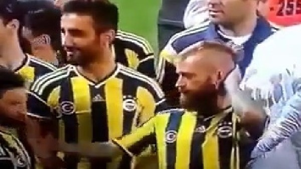 Meireles'ten Gökhan Gönül'e tokat!