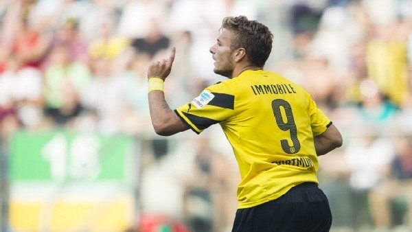 Dortmund'un yeni golcüsü açılışı yaptı