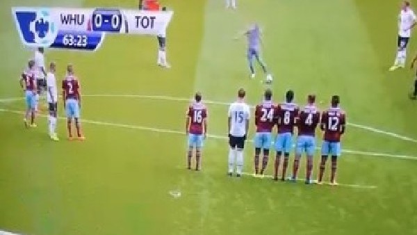 Sahaya girip frikiği kullanan taraftar