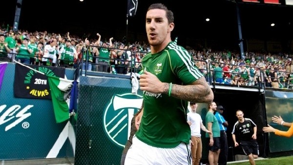 Savunmadan kamyon gibi geldi ve golünü attı...