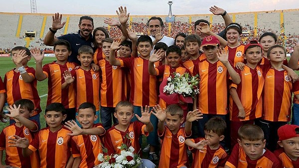 Soma'daki madencilerin çocukları, maç için İzmir'e geldiler