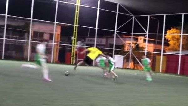 Halı sahada bomba patlarsa! Komedi...