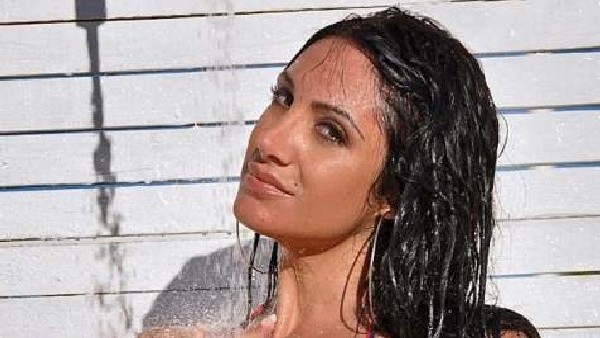 Napoli hayranı seksi sunucudan ALS'ye destek!