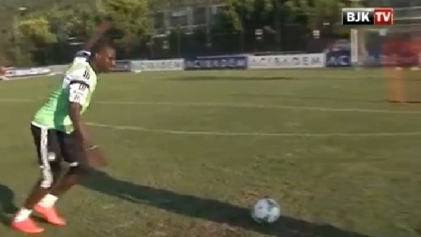 Beşiktaşlı oyunculardan frikik resitali...