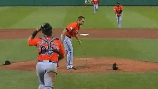 165 km hızla gelen beyzbol topu kafasında patladı!