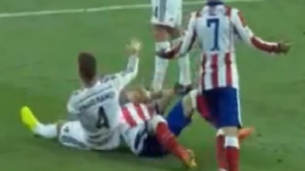 Ramos'tan Mandzukic'e yumruk!