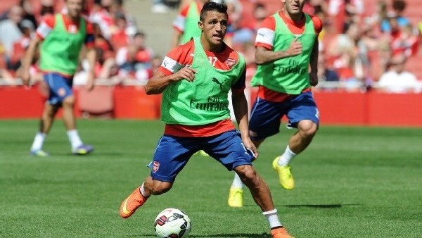 Arsenal idmanında çılgın bir gol!