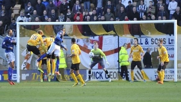 El ele verip topu kendi ağlarına gönderdiler!...