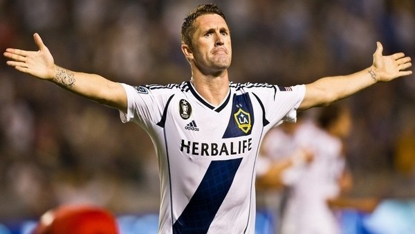 Robbie Keane'den muhteşem bir aşırtma golü