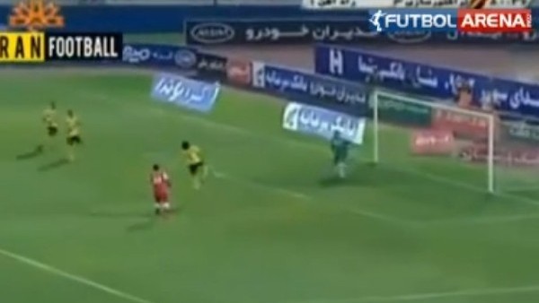 Rakip takımın yapamadığını yaptı! Kendi kalesine gol...