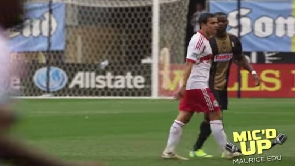 Yok böyle uygulama! ABD'de futbolcuya mikrofon taktılar