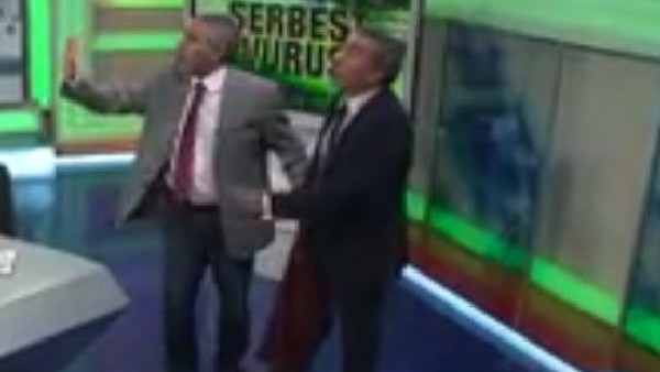 Adnan Aybaba çıldırdı! Canlı yayında etek giydi!