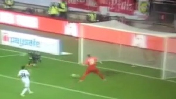 Böyle gol kaçırma olamaz! Yok artık...