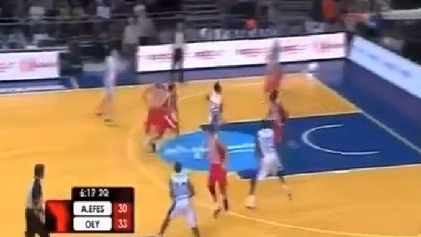 17 yaşındaki gençten müthiş smaç