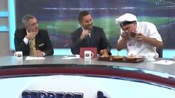 Adnan Aybaba G.Saray'ın yıldızlı kekini yedi...