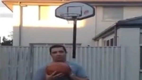 Böyle bir basket atışı olamaz!