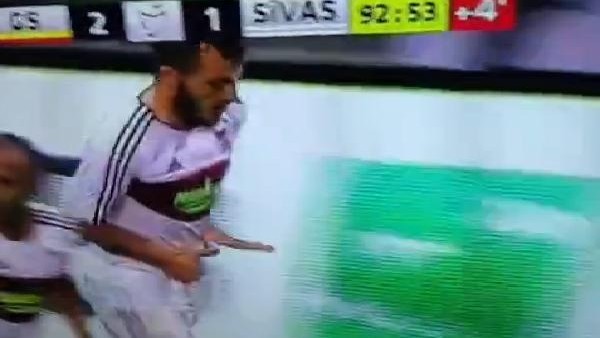 Sivassporlu oyuncu, G.Saray'lılara '6' işareti yaptı
