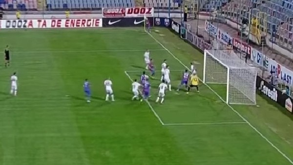 Kornerden inanılmaz vurdu! Müthiş gol...