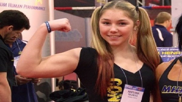 15 yaşındaki Rus kız 145 kilo kaldırdı