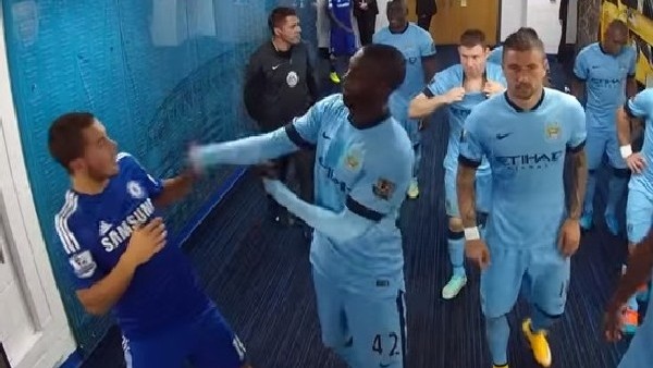 Yaya Toure, Hazard'ı dövdü!