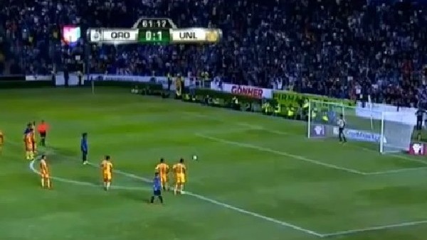 Ne yaptın sen Ronaldinho? O nasıl penaltı atışı...