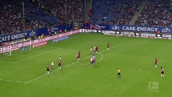 Bundesliga'ya damga vuran frikik! Müthiş attı...