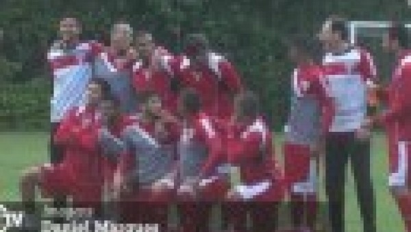 Pato idmanda Kaka'ya saldırdı!