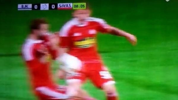 Beşiktaş'ın penaltı beklediği pozisyon