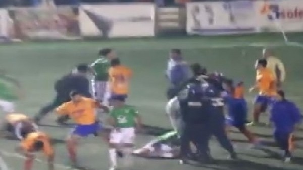 Böyle bir maç görülmedi! Tam 12 kırmızı kart...