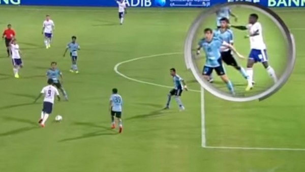 Mohamed Toure rakibine nakavt etti!