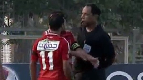 Hakeme saldırdı 4 maça cezayı aldı!