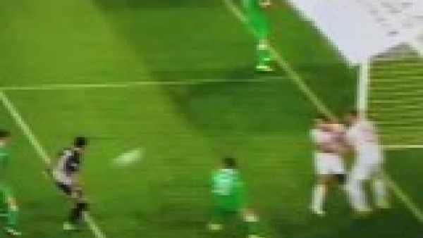 7 gol yiyen kaleci, birini de kendi kalesine attı!