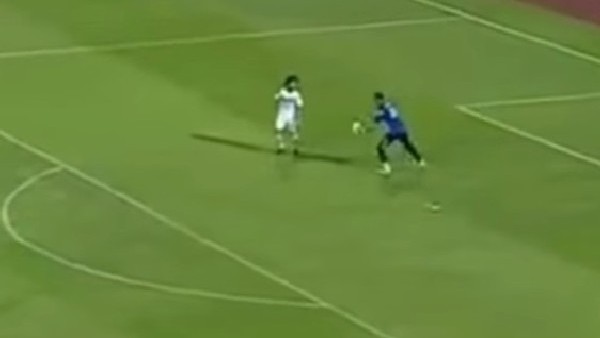 Kaleci degaj yapayım derken golü yedi