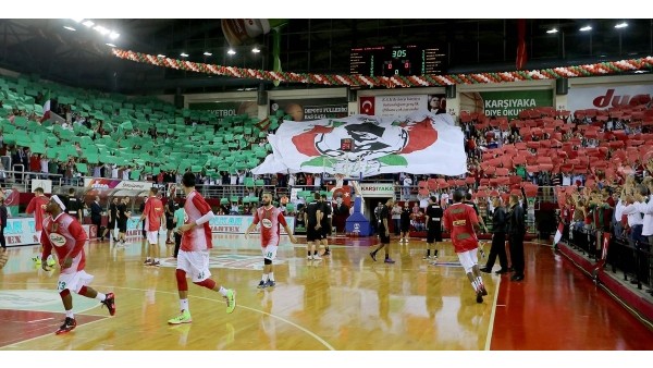 Karşıyaka - PAOK maçında müthiş kareografi