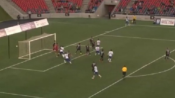 Kornerden muhteşem gol attı