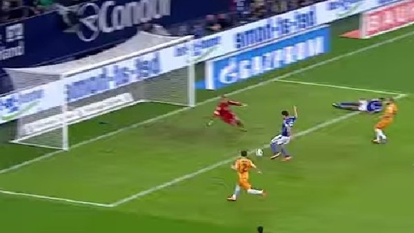 Ne yaptın sen Huntelaar? Bu gol kaçar mı?