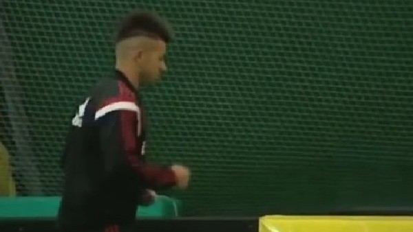 Milan antrenmanında freestyle şov