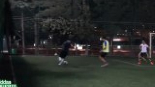 Böyle gol görmediniz! İnsanüstü...