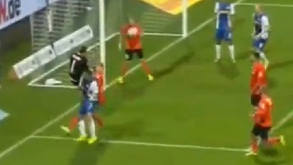 Kaleciliği bıraktı asist yaptı!