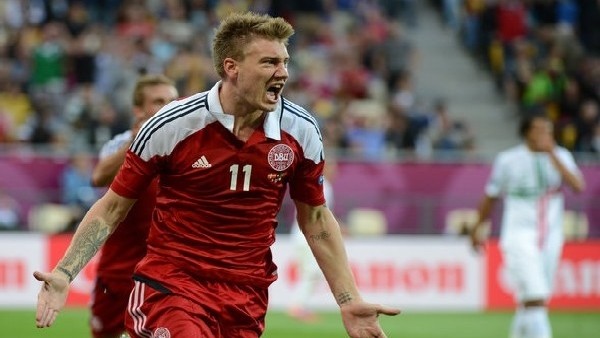 Nicklas Bendtner'den Jeneriklik Bir Gol!