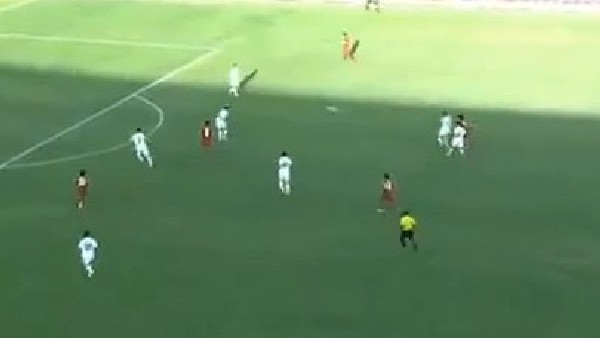 19'luk Endonezyalı uzak mesafeden harika attı!