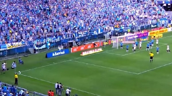 Kaka inanılmaz başaracaktı! Kornerden gol...